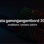 Bannerbild med två RGB-belysta gamingtangentbord mot en mörk bakgrund i blått och lila ljus. Vit text i mitten lyder ”Bästa gamingtangentbord 2025 – snabbare, tystare, bättre”.